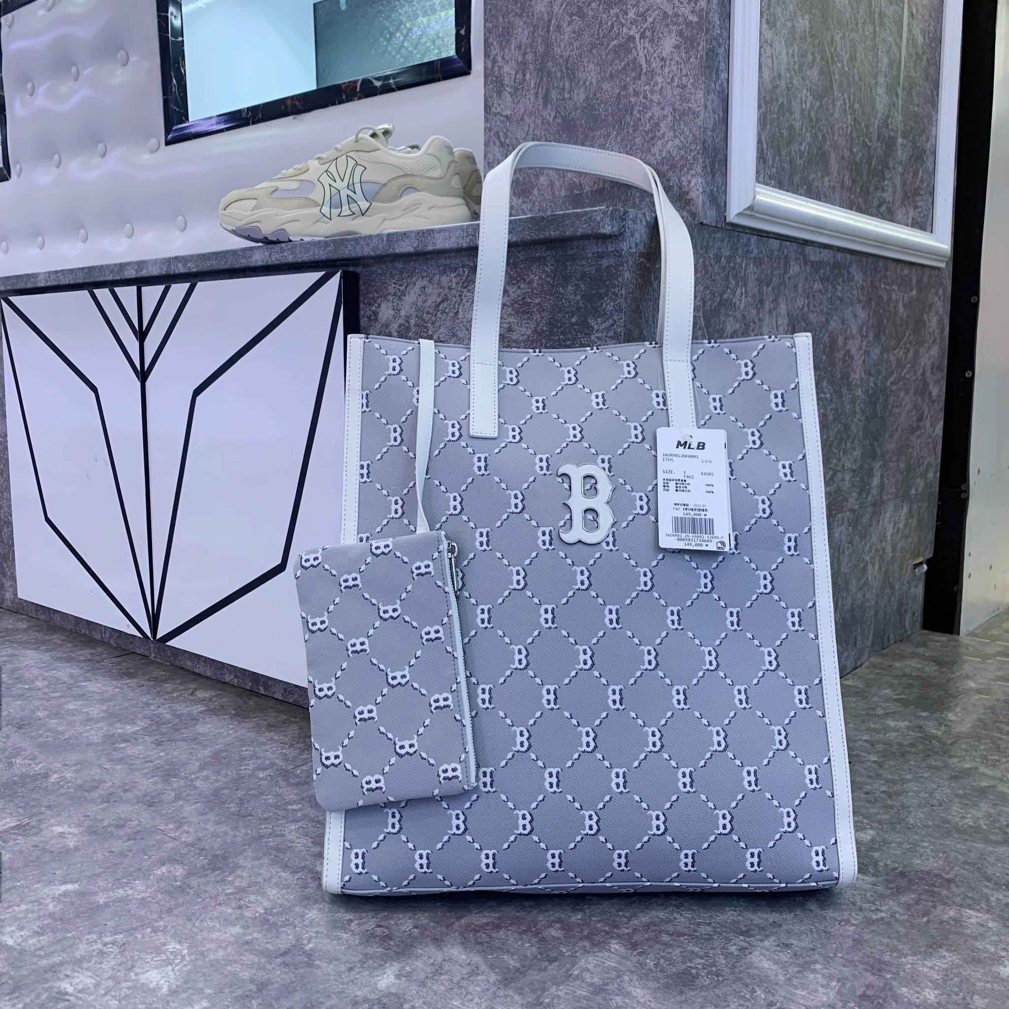 0397 HÀNG CHÍNH HÃNG Túi TOTE MLB họa tiết Monogram Jacquard TOTE MỘC SHOES #25 0397 HÀNG CHÍNH HÃNG Túi TOTE MLB họa tiết Monogram Jacquard TOTE MỘC SHOES